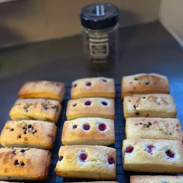 Financier framboise et myrtille au cœur coulant 