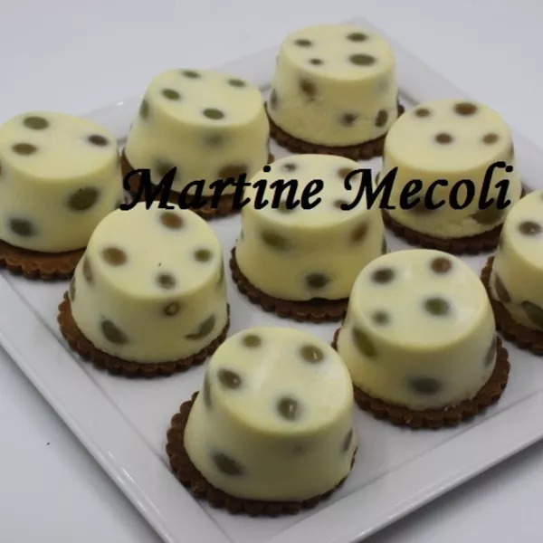 Entremets aux raisins frais sur sablés