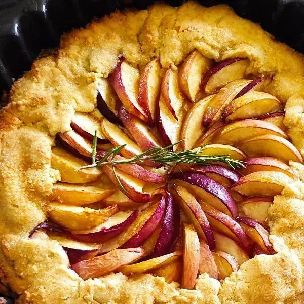 TARTE RUSTIQUE AUX NECTARINES