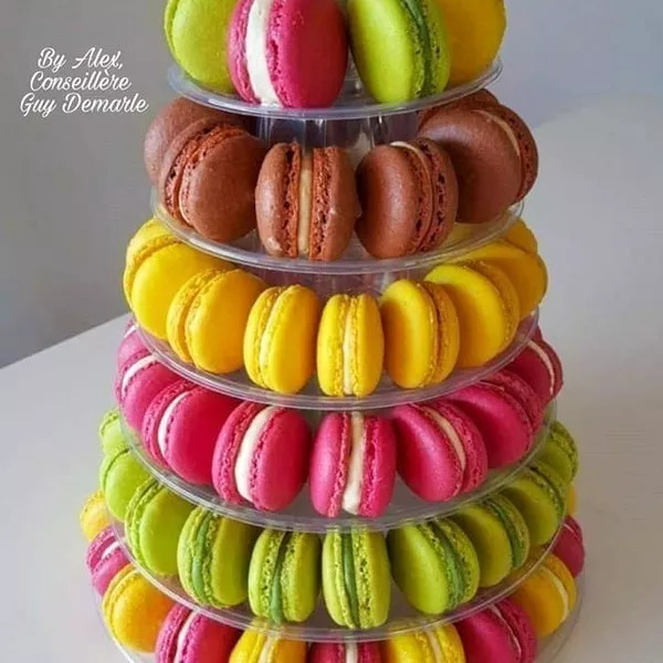 Pièce montée de macarons