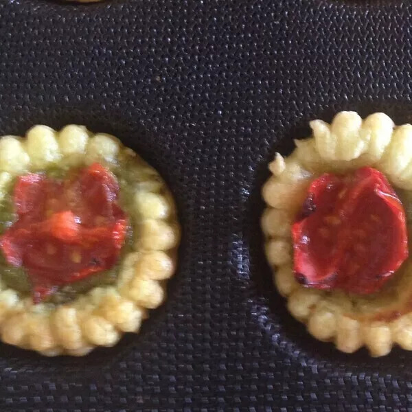 mini tartelettes pesto  tomate 