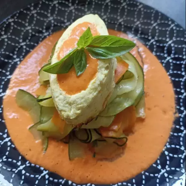 Mousse poulet, légumes, sauce poivrons