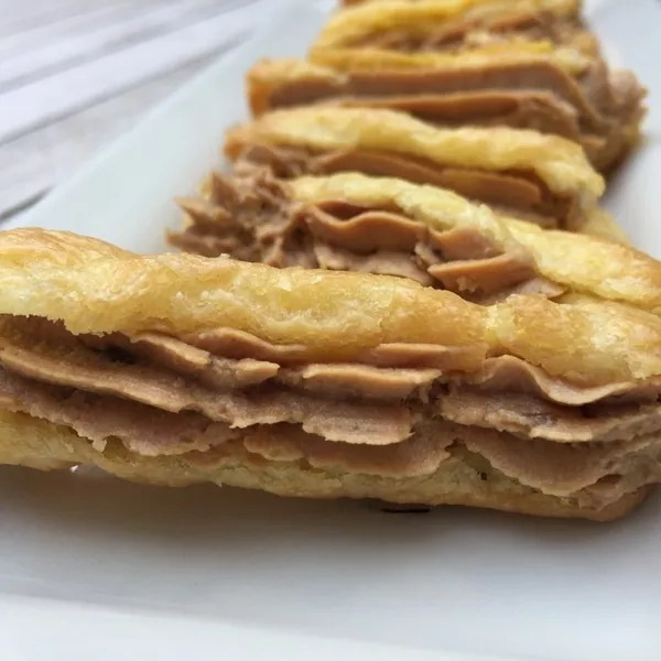 Mini-éclairs au mousson de canard