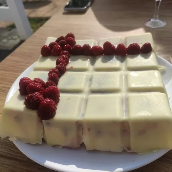 Framboisier dans son cocon de chocolat blanc