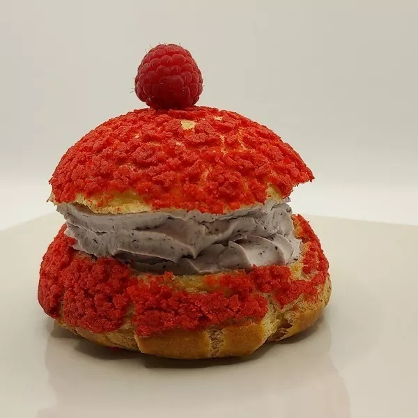 Choux craquelin framboise myrtilles