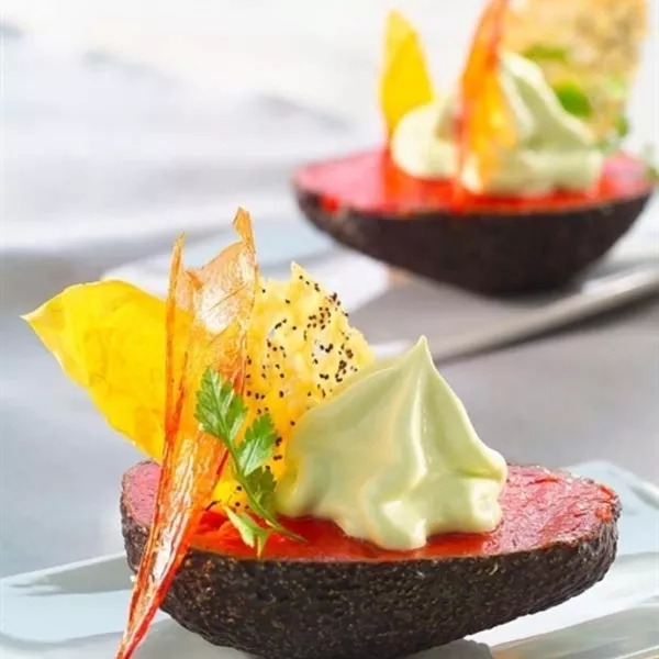 Mousse d'Avocat au Coulis de Poivron rouge