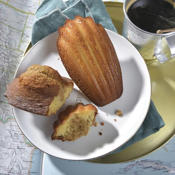 Grandes madeleines au café 