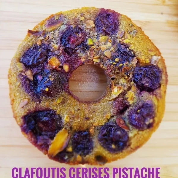 DONUTS CLAFOUTIS CERISES PISTACHE