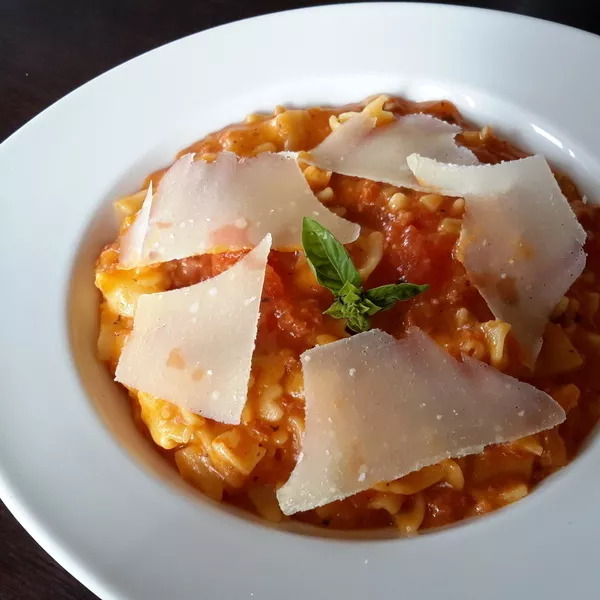 One pot pasta chorizo tomate basilic