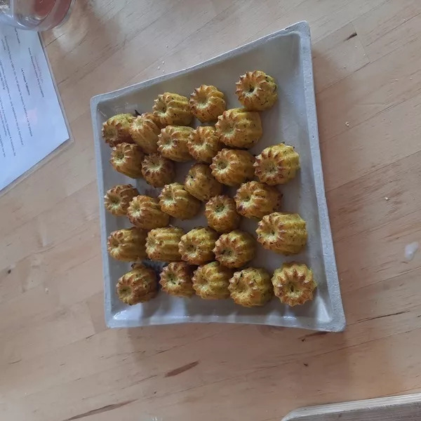 Mini Cannelés quinoa courgette épicée