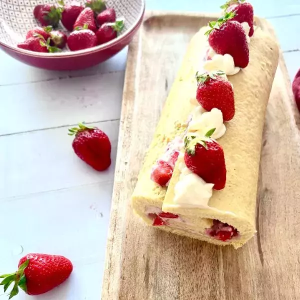 Roulé à la fraise et mascarpone