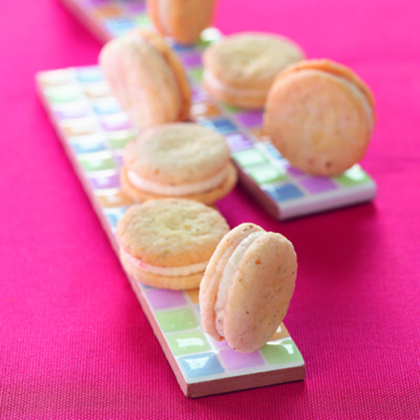 Macarons à la cardamome, citron vert et crème de feta