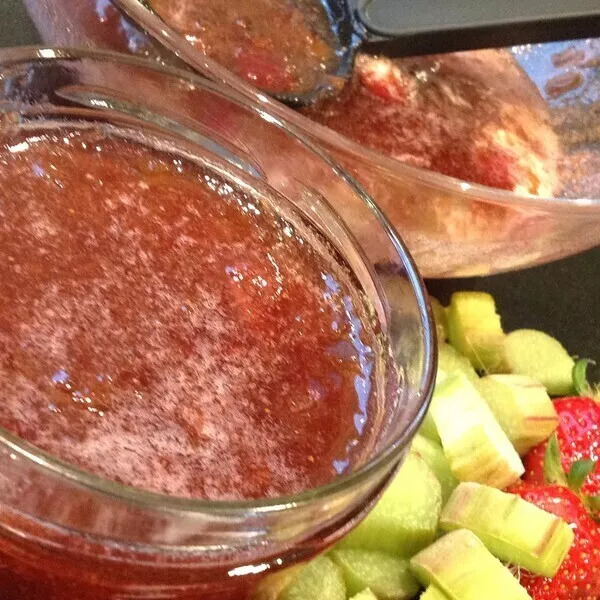 Confiture de Rhubarbe et Fraises (Dude)