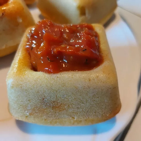 Savarins de chorizo et tapenade de tomates cerises