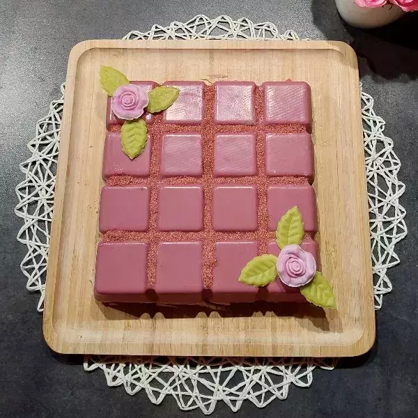 GÂTEAU MAGIQUE AUX FRAMBOISES ET SA COQUE RUBY