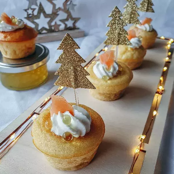 Cupcakes au saumon fumé, topping perles de saveurs mangue