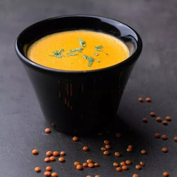 Velouté de lentilles corail au lait de coco