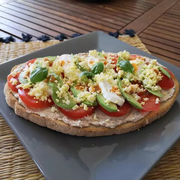 Tartine géante de thon citronné