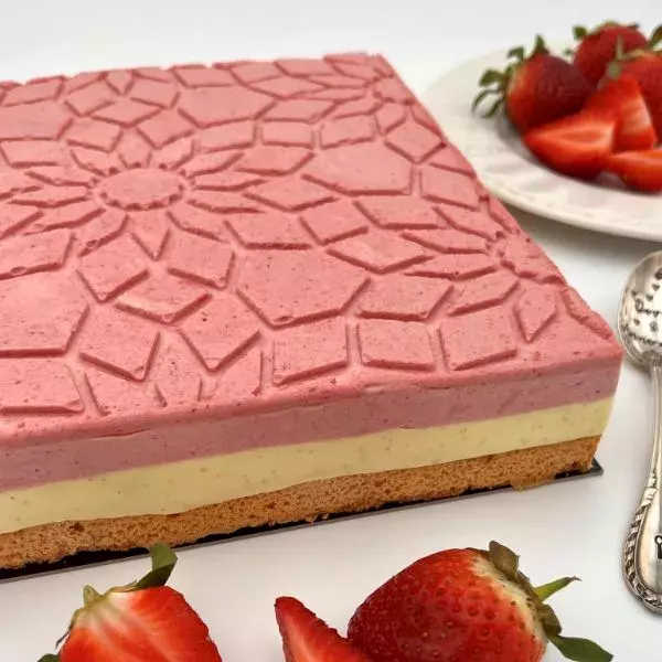 Entremets vanille fraise très très mousse