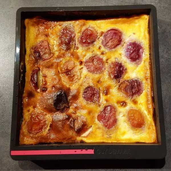 CLAFOUTIS DE NECTARINE À LA FLEUR D'ORANGER 