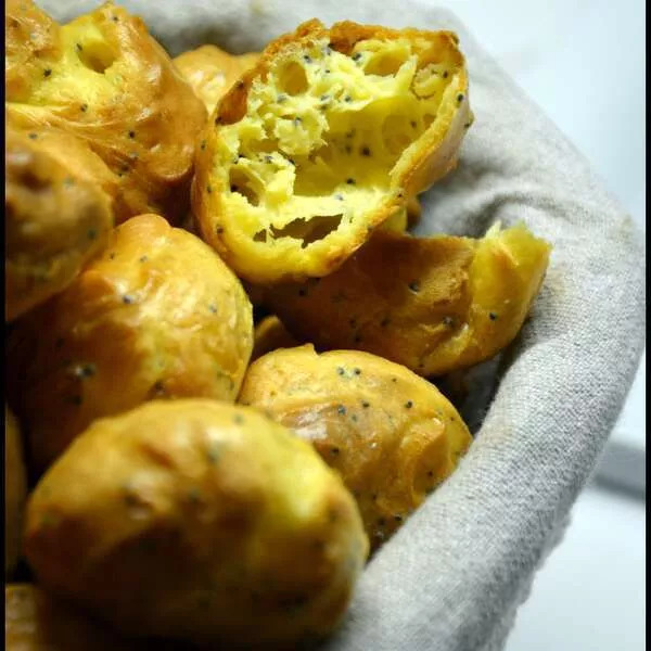 Gougères mimolette et graines de pavot