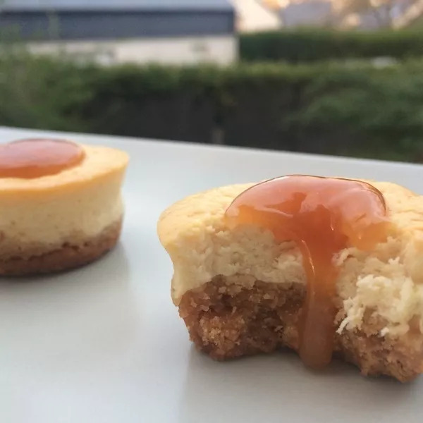 Mini cheesecake vanille amandes et caramel au beurre salé