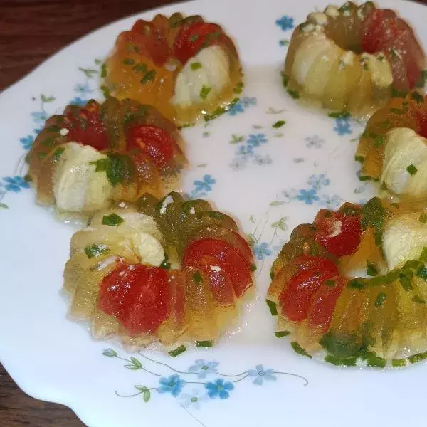 Gelée de tomates, oeufs de caille 