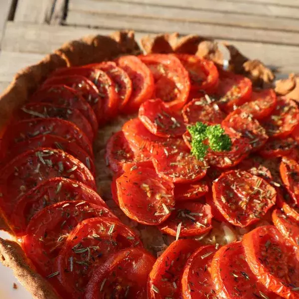 Tarte à la tomate et aux oignons