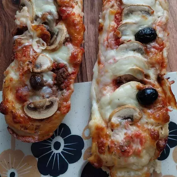 3 baguettes apéritives façon pizzas