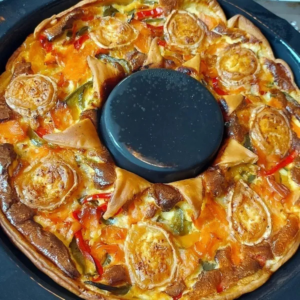 Tarte en couronne aux trois poivrons, saumon fumé et chèvre 