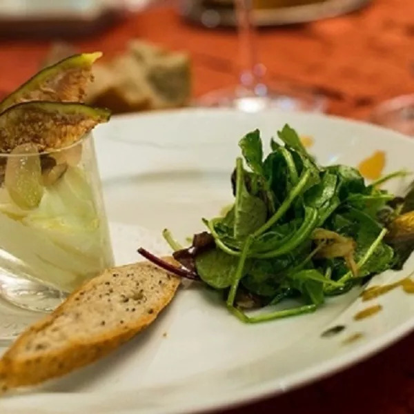 Soupe froide d'asperges vertes d'antan et son caramel de beaufort râpé