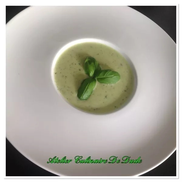 Velouté de Courgettes et basilic, qui rit (Dude)