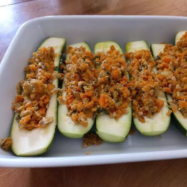 Courgettes farcies aux petits légumes