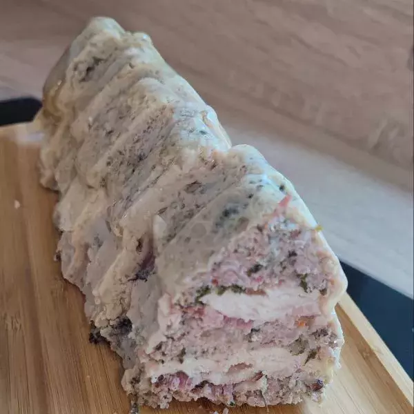 Terrine de volaille et lard fumé