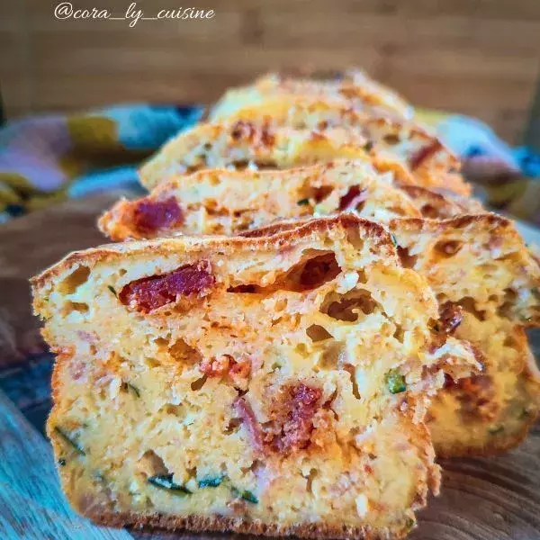 Cake à la courgette, chorizo, jambon