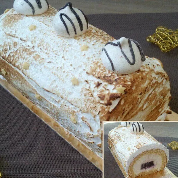 Bûche meringuée, mousse chocolat blanc et gelée de mûre