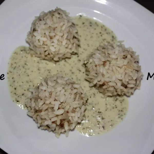 Boulettes poisson au riz et leur sauce persil