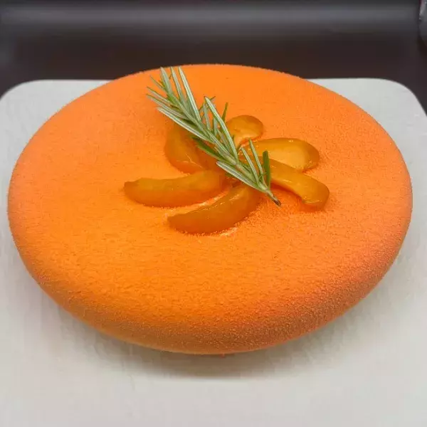 Entremets abricot et romarin 