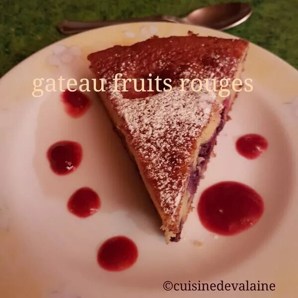 Gâteau au yaourt et fruits rouges