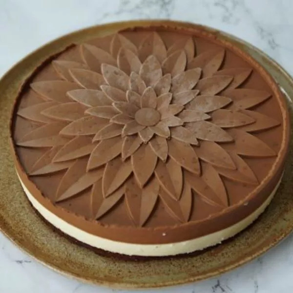 Entremets aux 2 chocolats et son biscuit chocolaté au streusel