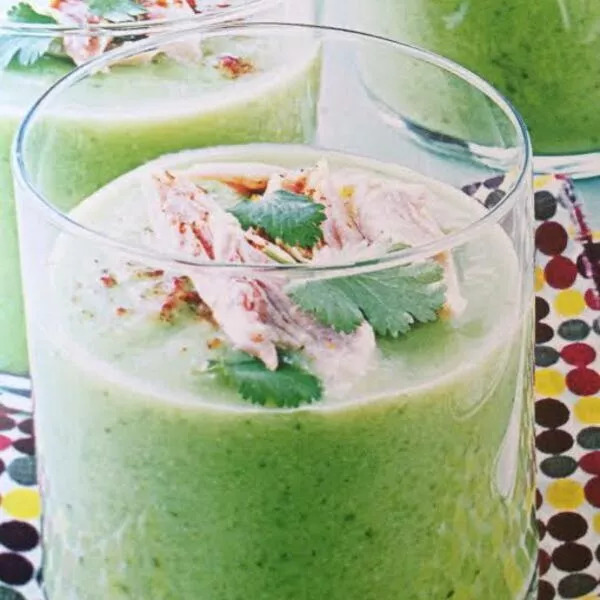 Gaspacho avocat, concombre, effiloché de poulet