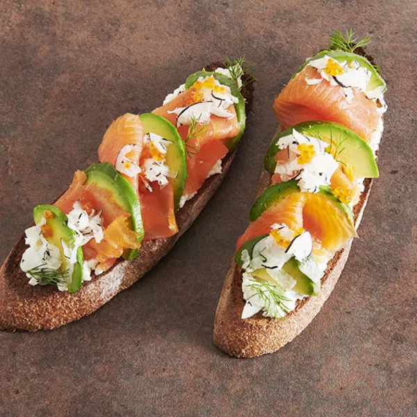 Tartines à la ricotta, au saumon et à l’avocat 