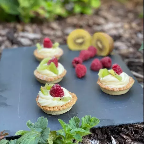 Tartelettes  à la crème et aux fruits de saison 