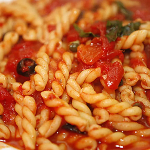 Gemelli aux olives noires et basilic