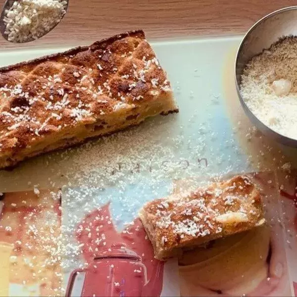 Gâteau aux pommes, chocolat blanc et rhum 