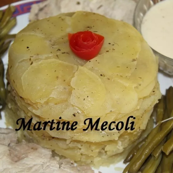 Filet moelleux, gâteau de pommes de terre, haricots verts et sauce blanche