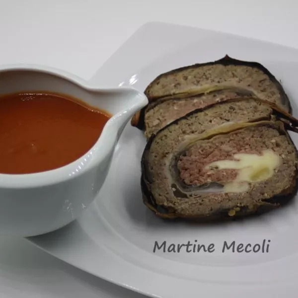 Roulé d'aubergines farci et son coulis de tomates