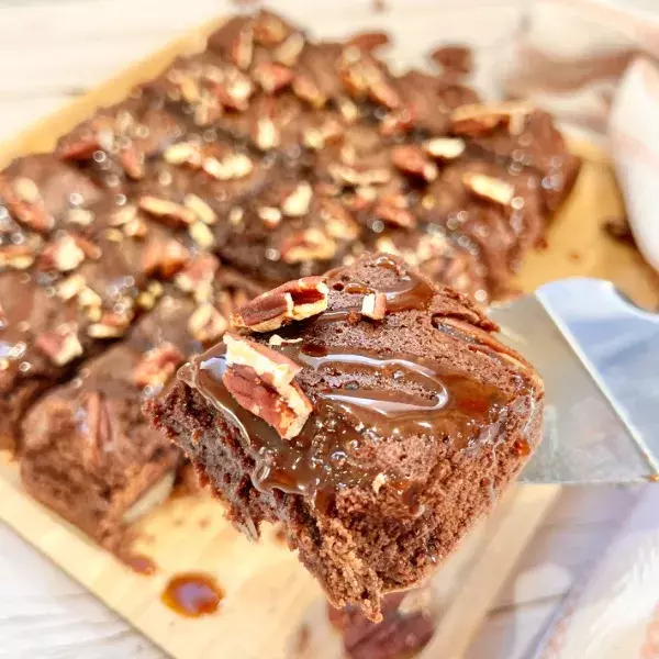 Brownie aux noix de pecan et caramel au beurre salé