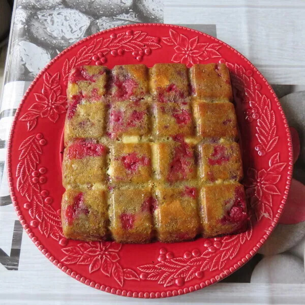 Gâteau aux framboises et au chocolat blanc