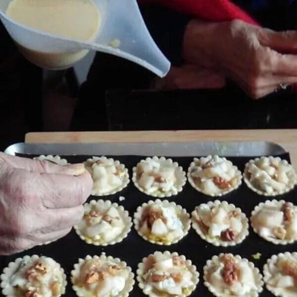 Mini-Tartelettes gorgonzola, poire et noix